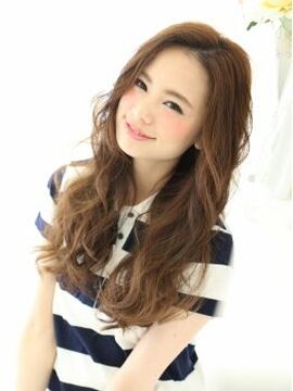 【心斎橋】≪社会保険完備≫≪入客チャンスあり≫トレンド発信サロンで最先端の技術習得可能ですよ！たくさんのお客様が来られているので自分の顧客にできるチャンスあり！「elem.（エレム）」からスタイリスト（美容師）の求人☆★