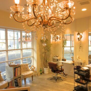 【枚方市駅】≪社会保険完備≫≪平均退社19時半≫ヘアメイクも学べる♪入客チャンスあり◎風通しがいいサロン☆Julia by BEAUTY STREAM（ジュリアバイビューティーストリーム）からスタイリスト（美容師）の求人☆★