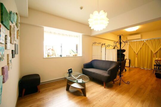 【津久野】≪完全週休2日制≫≪社会保険完備≫≪19時に退勤可能≫地域密着型の超アットホームサロン！19時閉店 私服勤務OK！髪型自由！おしゃれをして働けます「Lagoon（ラグーン）」からアイリスト（アイデザイナー・まつ毛エクステ）の求人☆☆