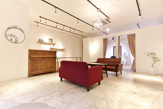 【寺田町】≪完全週休2日制≫≪社会保険完備≫≪19時に退勤可能≫≪交通費最大3万円支給あり≫待遇面がしっかりしているので安心して長く働ける環境です。入客チャンスが多い人気ヘアサロン！「Lucia（ルシア）」からスタイリスト（美容師）の求人★☆