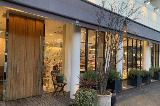 【伊勢崎駅】◇マツエク、着付け、メイクも学べる・18時までの営業時間・日曜休みあり・有給休暇あり・住宅手当あり・社会保険完備◇短い勤務時間でもしっかり稼げるシステムを構築しています。今までの技術をいかしながらたくさんのお客様を担当できる「SHAMPOO 伊勢崎宮子店（シャンプーイセサキミヤコテン）」からスタイリスト（美容師）の求人☆★