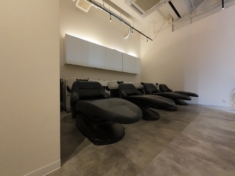 【梅田】≪完全週休2日制≫≪社会保険完備≫≪客単価12000円≫≪土日休み・連休OK≫≪実働8時間≫≪大人気トリートメント全ラインナップ完備！≫スタッフが楽しく安心して働ける環境づくりをしています！集客力もあり高単価なので、ガッツリ稼ぎたい方にもオススメ！「francesca.（フランチェスカドット）」からスタイリスト（美容師）の求人☆★