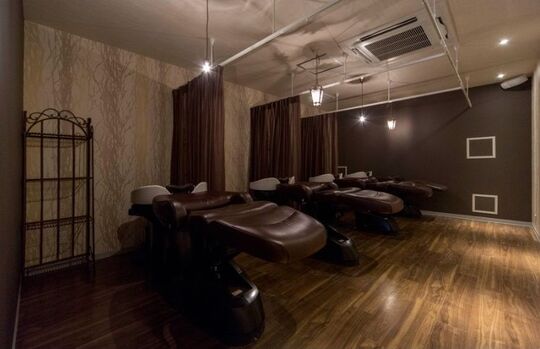 【南森町】≪社会保険完備≫≪月8日休み≫オシャレで高級感のあるサロン空間が広がり、お客様とじっくり長く向き合えるヘアサロン！パートや準社員なども歓迎！「Sanctuary wity connect（サンクチュアリウィズコネクト）」からスタイリスト（美容師）の求人☆☆