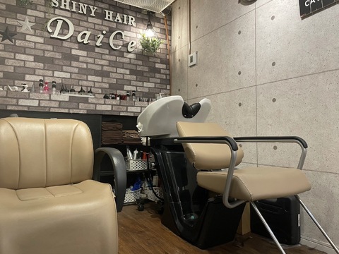 【塚口】≪19時には退勤可能≫特殊カラー、エクステメニューが人気！レッスンは夜に残ってすることがなく全て営業時間内に実施！土日休みも相談OK楽しく働けるアットホームなサロン！「SHINY HAIR DaiCe（シャイニーヘアーダイス）」からアシスタント（美容師）の求人☆★