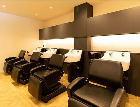 【梅田】≪フリー40％／指名50〜60％還元≫≪指名料全額還元≫≪マンツーマンでの施術≫自由出勤制！スタッフさんが働きやすい環境を整えており、プライベートもしっかり充実させることが出来るサロン「ALLYS 梅田（アリーズウメダ）」からスタイリスト（美容師）の求人★☆