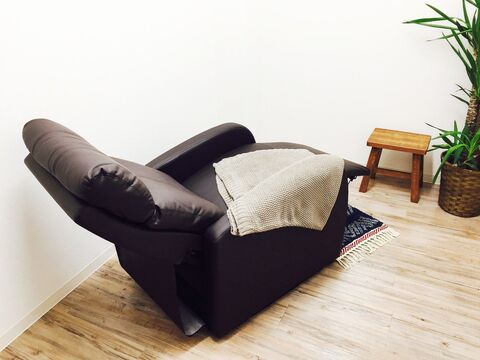 【近鉄郡山】≪実働8時間＆平均退社19時台≫≪社会保険完備≫西海岸をイメージさせ、ゆったりとした時間の流れる大人向けサロン！楽しく仕事をしつつ、しっかりとキャリアアップ可能！「Lilian hair&eyelash（リリアンヘアーアンドアイラッシュ）」からアイリスト（まつげエクステ・まつげパーマ）の求人☆☆