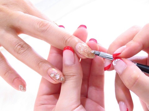 【国府】≪社会保険完備・実働8時間・研修中も給与あり・髪型ネイル自由≫スタッフ同士の仲の良さには自信のある働きやすい環境です！！真心を込めたサービスが20～40代の女性を中心に大人気なサロン「楚々（ソソ）」からアイリスト（アイデザイナー・まつげエクステ）の求人☆☆