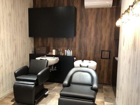 【田無】◆20時までに退勤可能・土日休みの相談OK・ママスタイリストさんも歓迎◆1人1人に応じて選べる働き方！がっつり働きたい方も、家庭と両立したい方も長く安心して働けるサロン「gram hair make（グラムヘアーメイク）」からスタイリスト（美容師）の求人★☆