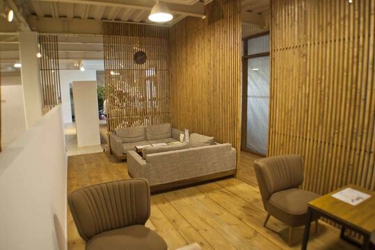 【岸和田】≪未経験・新卒生OK!!≫カフェも併設された複合施設にある雰囲気抜群のオシャレサロン♪「BRAS」からアシスタント（美容師）求人☆★