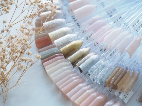 【心斎橋】≪正社員・パート・業務委託から選択OK≫≪正社員は実働8時間、完全週休2日≫≪勤務時間相談OK≫≪ハリウッドブロウリフト導入≫≪研修中もお給料あり≫清潔感溢れる白を基調としたおしゃれで可愛いサロン！アットホームで落ち着いた雰囲気！「lovit（ラビット）」からネイリスト（ネイル）の求人☆☆