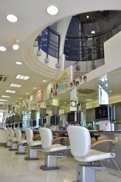 【高見ノ里】≪社会保険完備≫≪月給24万円以上≫≪18時までに退勤可能≫入客チャンス大！アットホームな雰囲気で美容師として長く働ける環境が整っています！RYiCA（リーカ）からスタイリスト（美容師）の求人☆★