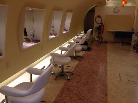 【長原】≪ママさん美容師大歓迎≫≪駅から徒歩3分≫営業後はすぐに帰宅できることが多いので20時に退勤も可能☆お客様との距離も近くアットホームな地域密着サロン！「Cut space e+（カットスペースイープラス）」からアシスタント（美容師）の求人☆★☆