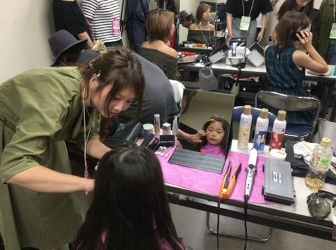 【豊津】≪月給18.5万円〜≫≪最短2年でのデビューが可能≫19時半に帰れてプライベートも充実させちゃってください！色々なことにチャレンジできるアットホームサロン！“hairs BERRY 豊津店（ヘアーズベリートヨツテンテン）”からアシスタント（美容師）の求人★☆