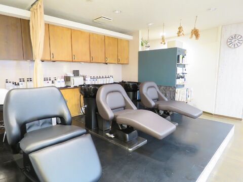 【高宮駅】≪高収入可能・土日祝のお休みOK・時短勤務OK・社会保険完備≫あなたに合った働き方を探しましょう！ママさんスタイリストや独立をお考えの方も大歓迎！ヘア・マツエク・ネイル・整体が併設されたトータルビューティーサロン「Looog*（ローグ）」からスタイリスト（美容師）の求人☆☆