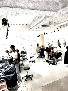 【東心斎橋】≪未経験・新卒生OK≫≪完全週休2日制≫≪土日休み月2回までOK≫≪社会保険完備≫フォロワー数万人以上の実力派オーナーが手掛けるプライベートサロン！ショートスタイル・デザインカラーが人気！技術はもちろん、SNSでの自己集客も学べる環境です！「I's（アイズ）」からアシスタント（美容師）の求人☆★☆