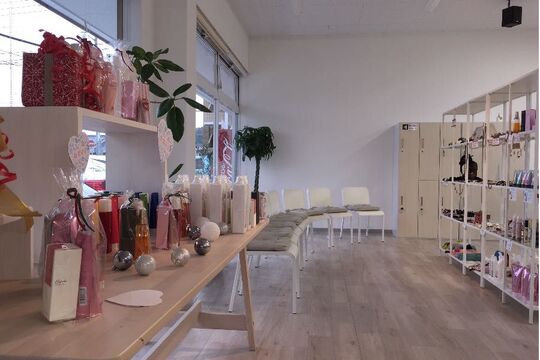 【志免】≪営業時間18時まで・社会保険完備・月休8日・高月給スタート≫営業中のレッスンもOKなので時間を有効活用できます！早期スタイリストデビューを目指して頑張る仲間を大募集！福利厚生も充実している「tete 志免店（テテシメテン）」からアシスタント（美容師）の求人☆★