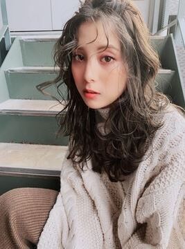 【西梅田】≪月給18.5万円〜≫≪社会保険完備≫≪月8日休み≫ナチュラル＆カジュアルなスタイルはお任せ！撮影にも力を入れてます！皆で楽しくやる、チームワーク抜群のサロン「Defi 梅田店（ディフィーウメダテン）」からアシスタント（美容師）の求人☆★