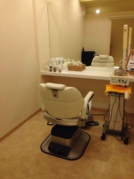 【長原】≪駅から徒歩3分≫営業後はすぐに帰宅できることが多いので20時に退勤も可能☆お客様との距離も近くアットホームな地域密着サロン♪「Cut space e+（カットスペースイープラス）」からスタイリスト（美容師）の求人☆★☆