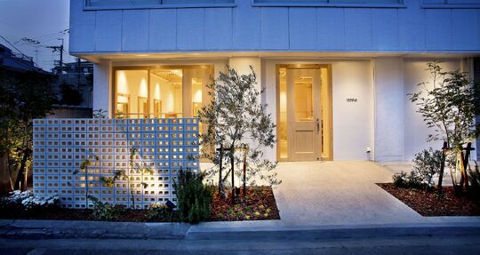 【富田】【社会保険完備・有給休暇あり・交通費全額支給・平均退社20時】アシスタント業務のみしたいママさん美容師も歓迎！嬉しい待遇とアットホームな雰囲気のサロンで働きやすさバッチリ！「DONNA TOTAL HAIR CARE 高槻店（ドナトータルヘアケアタカツキテン）」からアシスタント（美容師）の求人☆☆