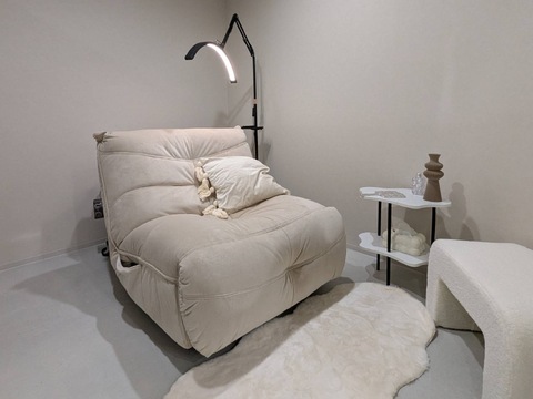 【阪急富田】移転リニューアルOPEN≪月給23万円～≫≪月8日or月10日休み選択制≫≪早番固定OK・19時退勤OK≫≪土日休み月2～3回OK≫≪駅徒歩2分≫スタッフさんごとに合わせたサロンワークが可能です！お客様に寄り添ったカウンセリングで大人気「epic EYELASHSALON（エピックアイラッシュサロン）」からアイリスト（まつげエクステ・まつげパーマ・アイブロウ）の求人★☆★