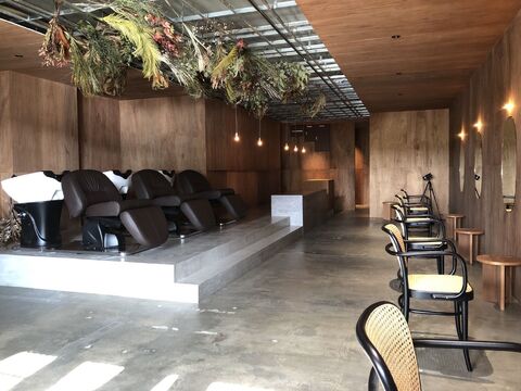 【大日】≪選べる入社特典≫≪3ヶ月限定、指名フリー共に70％還元or最低保障給35万円or入社祝金30万円支給≫≪主婦の方も多数活躍中≫≪インボイス登録なくてもOK≫≪古川橋店も同時募集≫薬剤が豊富なので客単価も上げやすいサロン！ハイトーンと髪質改善のオーダーが人気！独立支援やFC制度もあり！「shangri-la room（シャングリラルーム）」からスタイリスト（美容師）の求人☆★