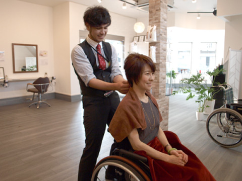 【鴻池新田】◆社会保険完備◆全ての人に利用していただけるユニバーサルデザインのトータルビューティーサロンHAIR MODE a・shu (ヘアーモードアッシュ)からアシスタント(美容師)の求人★☆