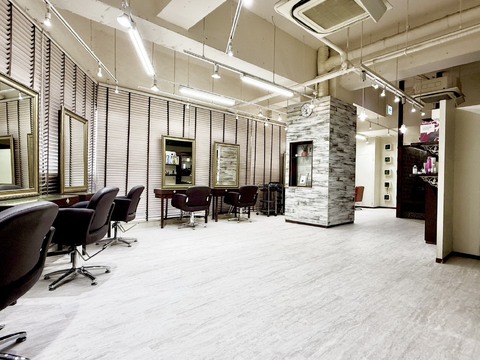 【JR芦屋】≪年間休日110～120日≫≪完全週休2日≫≪土日祝休みOK≫営業中レッスンを推奨するため、平均19時退勤！有給消化率100％の好待遇サロン「YOFA hair 芦屋店（ヨファヘアーアシヤテン）」からアシスタント（美容師）の求人☆★☆