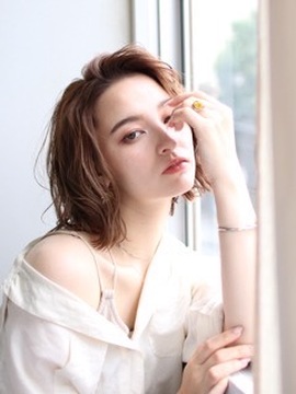 【西田辺】≪年間休日106日≫≪有給休暇あり≫≪社会保険完備≫≪月給22.3万円≫≪営業中レッスンもあり≫産休、育休取得実績あり！公休も連休で取れて、レッスンは強制なしのマンツーマン指導！髪質改善も人気のサロン「EN by Hair Leafy（エンバイヘアーリーフ）」からアシスタント（美容師）の求人☆★☆