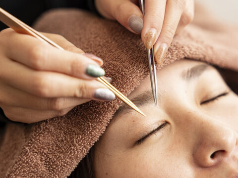 【楽々園】≪完全週休2日制・GW休暇・有給休暇あり≫≪社会保険完備≫高待遇で長く勤務できる環境が揃っています！地域密着でゆったりした雰囲気のアイラッシュサロン！「Myrrha 本店（ミュラホンテン）」からアイリスト（まつげエクステ・まつげパーマ・アイブロウ）の求人☆☆