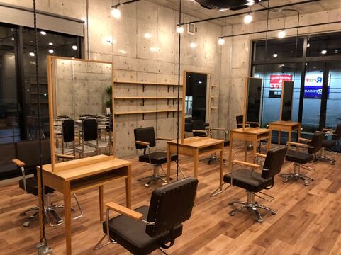 【樟葉】≪月9日シフト制休み≫≪社会保険完備≫全社員80％超えの高リピート率のノウハウを学べます！くずはモールすぐ近くで人気スタイリストが多数在籍！「be’leef eje（ビリーフエジェ）」からアシスタント（美容師）の求人☆★☆