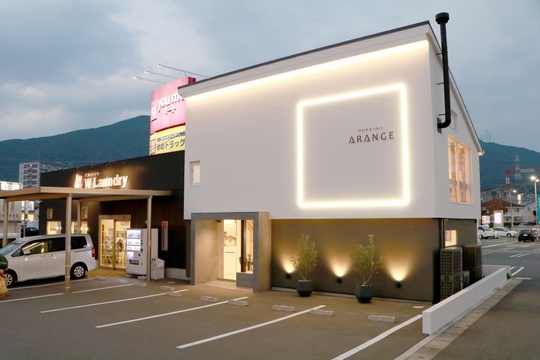 【上葛原】≪完全自由出勤・土日祝のお休みOK・マンツーマン接客・平均単価1万円・子育て中の美容師さん歓迎≫一人ひとりのお客様に向き合いながらお仕事ができる環境！集客好調で収入が安定しやすいヘアサロン「ARANGE（アレンジ）」からスタイリスト（美容師）の求人☆★