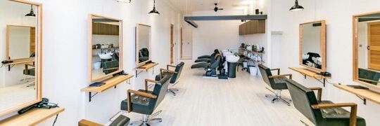 【岡場】≪19〜20時までに退勤OK≫≪高単価サロン≫落ち着いた年齢層の方をメインターゲットとした個人店！「GLOW（グロウ）」からスタイリスト（美容師）の求人☆★