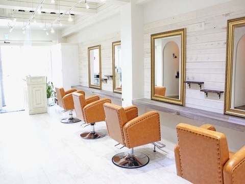 【阪急塚口】≪完全週休2日制≫≪アシスタント月給225,500円スタート≫髪質改善に特化したオシャレサロン!!先輩スタイリストさんから確かな技術を学べる環境があります。「Ratuna（ラトゥーナ）」からアシスタント（美容師）の求人☆★☆