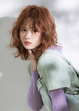 【西梅田】≪完全週休2日≫≪実働8時間の早番遅番制≫≪フレックス制度あり≫≪毎月平均30～50名以上の新規のお客様に入客可能≫≪産休育休実績多数≫≪社会保険完備≫≪スタイリストデビュー1年後で全員指名売上100万円超え≫関コレなどのバックヤードも入っています！年収1000万円超えのスタッフも在籍！「Ere by Bonheur（エールバイボヌール）」からスタイリスト（美容師）の求人☆★