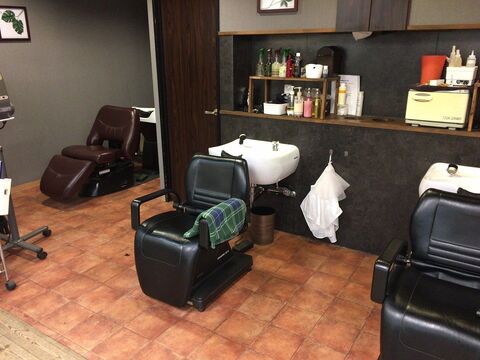 【日明病院前】★社会保険完備★月給21万円★営業中のレッスンOKなので効率良く技術を学びスタイリストデビューを目指しましょう♪美髪を作るアットホームなヘアサロン「美容室 賀流（ビヨウシツガリュウ）」からアシスタント（美容師）の求人★☆★