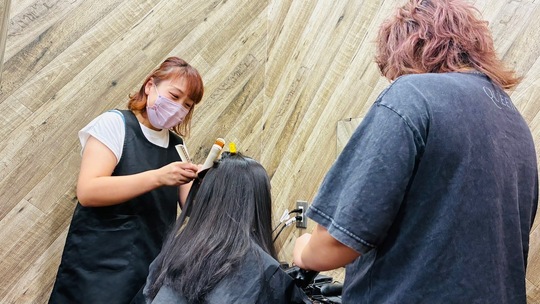 【松井山手】≪某集客媒体にてSILVER Prize受賞≫≪完全週休2日制≫≪最短1年でデビュー可能≫≪土日祝の休み可能≫≪社会保険完備≫≪カラーリストとしての勤務も可能≫営業時間内レッスンOK！入社半年後昇給あり！予約次第で20時迄に退店可能！レッスンはあなたのペースで無理なく進められる！「Vintage 松井山手店（ヴィンテージマツイヤマテテン）」からアシスタント（美容師）の求人☆★