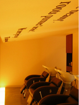 【西宮北口】新卒生・通信生・未経験OK♪合宿や勉強会などもあるので、たくさん学べる環境☆ヘッドスパもメニューであり男女問わず人気です♪働きやすい環境のサロン“roots”からアシスタント（美容師）の求人☆★☆