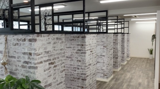 【海老名】≪完全週休2日制≫≪19時までに退勤可能≫≪未経験OK≫商標登録済みのエクステあり！まつエクの持続力にこだわり、お客様の理想の目元を叶えます！「Salon de MADE by LASH DIVA 海老名店（サロンドメイドバイラッシュディーバエビナテン）」からアイリスト（まつげエクステ・まつげパーマ）の求人☆☆