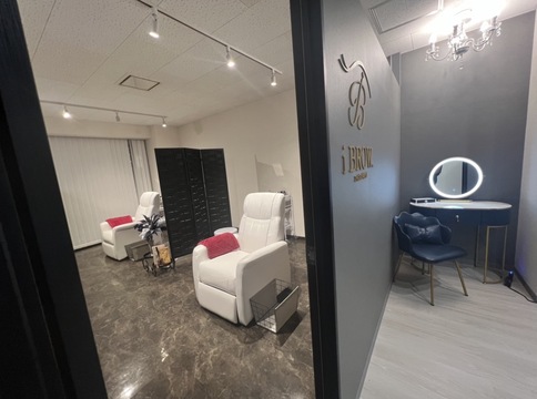 【川越】≪アイブロウ専門店≫≪自由出勤制≫≪髪色・ネイル自由≫≪未経験大歓迎≫未経験でも安心の研修体制！最短3週間でデビュー可能です！収入とプライベートを両立しながら働けるサロン「iBROW. 川越店（アイブロウドットカワゴエテン）」からアイブロウリストの求人☆☆