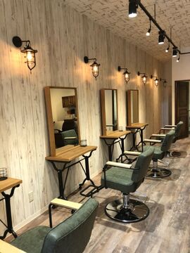 【住之江】≪月給18.5万円～≫≪平均退社時間19時≫アットホームな雰囲気が魅力！子育てとの両立も歓迎です！地域密着の人気サロン「hairs Riche（ヘアーズリッシュ）」からアシスタント（美容師）の求人★☆