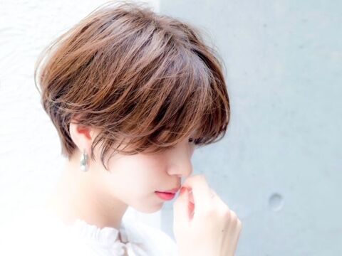 【緑地公園】≪月給26万円スタート≫≪社会保険完備≫≪19時過ぎに退勤可能≫≪土日休み相談OK≫週休3日の時短社員など、ライフスタイルに合わせた勤務が可能！働きやすい環境が整った「MeKKe（メッケ）」からスタイリスト（美容師）の求人☆★☆