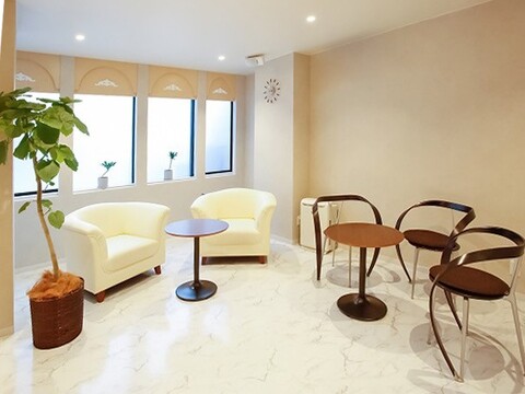 【梅田】≪社会保険完備≫≪産休育休取得実績あり≫≪家賃補助あり≫実働8時間・土日休みの取得OKなど働きやすい環境です！フェイシャル・痩身に特化したエステサロン「ESTHE STATION 梅田本店（エステステーションウメダホンテン）」からエステティシャンの求人☆★