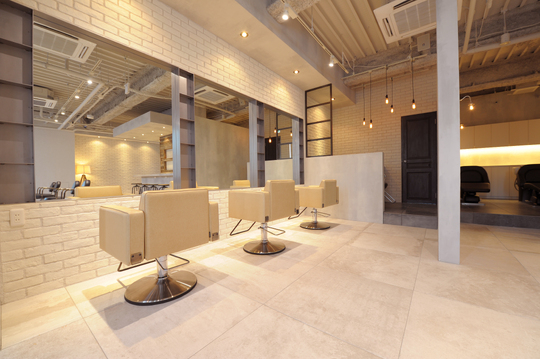 【渋谷】◆撮影ブース完備◆業界屈指の集客力でたくさんのお客様を担当できます！バックオフィスを設置し、スタッフさん一人一人のセルフブランディングを確立！今日本で一番予約されている美容室「ALBUM 渋谷店（アルバムシブヤテン）」からスタイリスト（美容師）の求人☆★