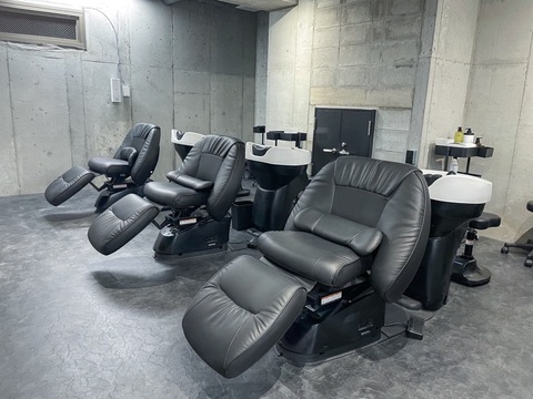 【下大利】≪勤務時間、お休みは自由・還元率UP制度あり・駅チカ≫融通の利く働き方ができるのでママさん美容師も大歓迎！！高品質な薬剤、上質な空間を提供しお客様の笑顔を創ります！！新規のお客様が多い大人気の業務委託サロン「Dalahast Hair Salon（ダーラヘストヘアーサロン）」からスタイリスト（美容師）の求人☆★