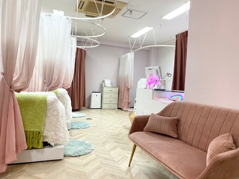 【天王寺】≪正社員・パート・業務委託から選べる！≫≪最低保証給あり≫≪髪・ネイル自由≫新規顧客が多いため、集客の心配なし！正社員でも土日の取得可能なので、プライベートも充実できるサロンです！「eyelash＆eyebrow salon MII（アイラッシュアンドアイブロウサロンミィ）」からアイリスト（アイデザイナー・まつげエクステ）の求人☆☆