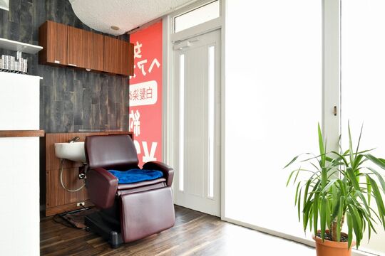 【越前開発】≪16時までの勤務OK≫≪日曜定休日≫≪残業なし≫≪ブランクある方でも大歓迎≫働くママさんが多く、産休・育休制度もあり働きやすい環境！自分に合った働き方が出来ます！急なお休みなどにも対応できるようにしてます！「COLOR PLUS 開発店（カラープラスカイハツテン）」からカラーリスト（美容師）の求人☆☆