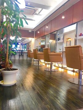 【博多南駅】★車通勤OK・早上がり制度あり・日曜日お休みアリ・社会保険完備・平均退勤時間19～20時・サロンワーク中心・ママさん歓迎！！お子様の急なお迎えなどもスタッフ全員でサポートします！お客様との距離が近いのでしっかり関わる事が出来ますよ、レッスンは営業中に行う地域密着型×少人数制サロン「maaju（マアジュ）」からアシスタント（美容師）の求人★☆★