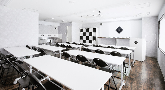 【河内花園】梅田や神戸の有名美容専門学校から講師の募集！美容師の経験を活かし、美容師の楽しさや実践に行かせる内容を生徒に伝えていくお仕事です！美容師のセカンドキャリアで講師をしたい方にもオススメ！「F.B.D.A.株式会社（エフビーディーエーカブシキガイシャ）」から講師の求人☆★