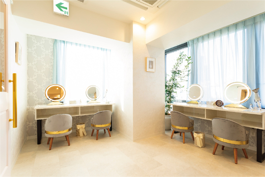 【難波】≪社会保険完備≫≪月9日休み≫≪産休育休取得実績あり≫≪未経験・新卒生OK≫美容に興味がある方大歓迎！研修が充実しているため、安心して技術習得ができますよ！「ESCOS なんば店（エスコスナンバテン）」からエステティシャンの求人☆☆