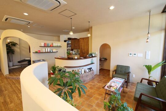 【浜松駅】≪土日休み取得OK≫≪有給休暇あり≫≪完全週休二日制≫安定した集客力で入客チャンスあり！スタッフが働きやすい環境を整えるサロン「pique（ピケ）」からスタイリスト（美容師）の求人☆★